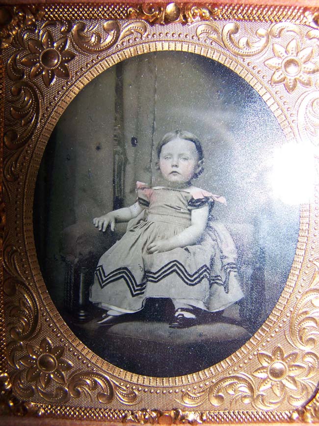 A Charming Double Ambrotype Photo of two young children in a Gutta Percha case circa 1860 — image 3
